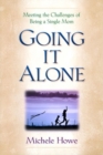 Image for Going it Alone : Meeting the Challenges of Being a Single Mom