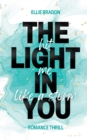 Image for THE LIGHT IN YOU - Hit Me Like A Storm : Mitreissender Sommer-Roman mit humorvollen Enemies-to-Lovers-Vibes und Spicy-Szenen