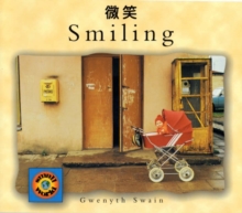 Image for Smiling (English-Chinese)
